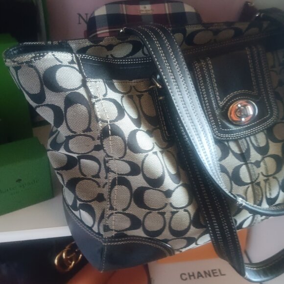 WEEKEND SPECIAL ONLY ! COACH LARGE TOTE WITH MATCHING WALLET - Picture 4 of 16